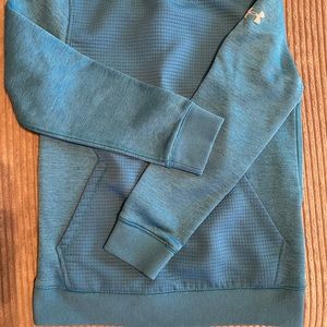 Boys’ Under Armour sweatshirt.